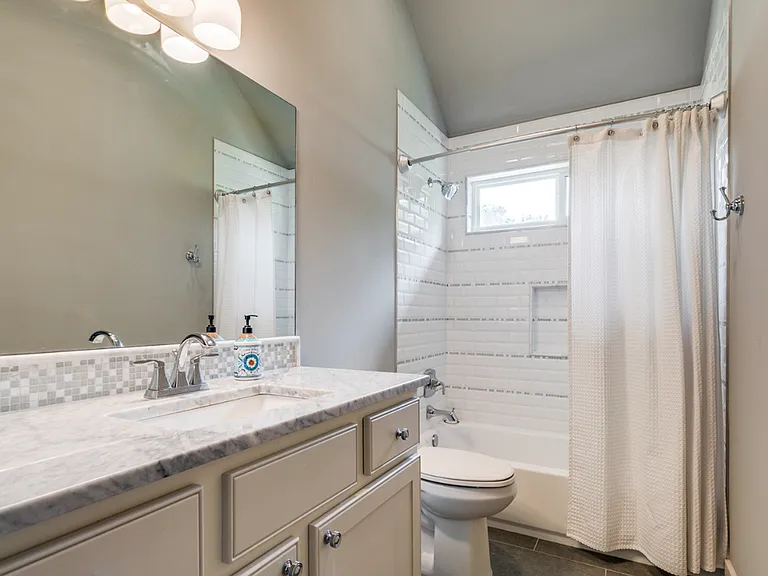 242 E Elmview Pl — Photo 21