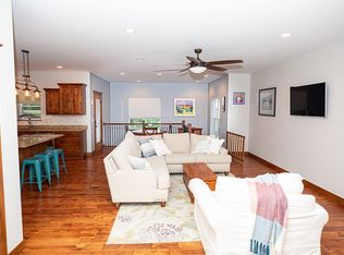 6806 Country Ridge Dr NW, Cedar Rapids, IA 52405