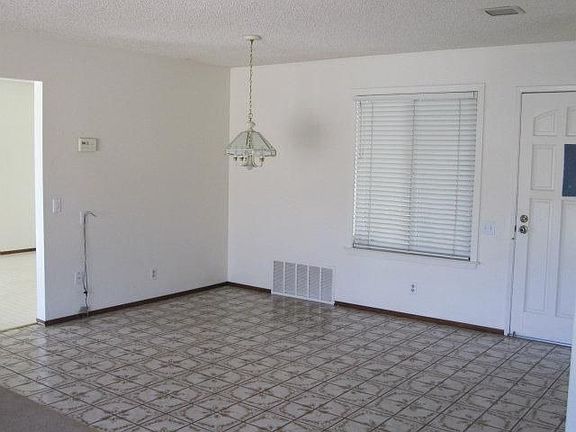 3rd image of 559 Amboy Dr