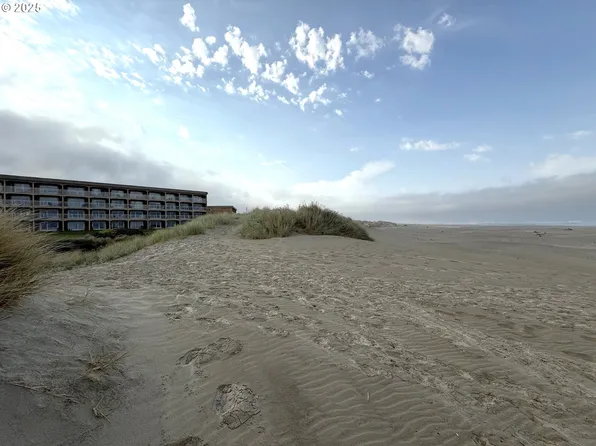 88416 1st Ave #305/307, Florence, OR 97439