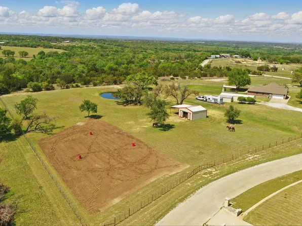 202 Hill Valley Dr, Stephenville, TX 76401