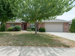 5054 S Grasshill Ct, Battlefield, MO 65619