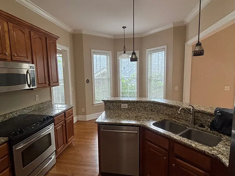 1010 Woodrow St — Photo 6