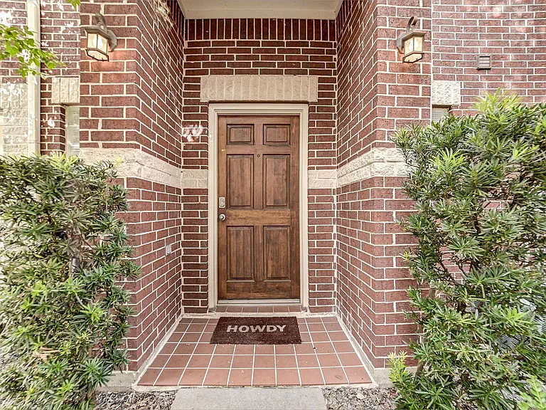 5838 Larkin St — Photo 3