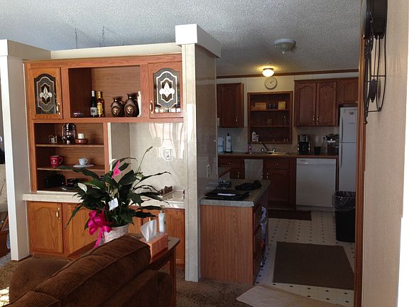 Area between LR & Kitchen