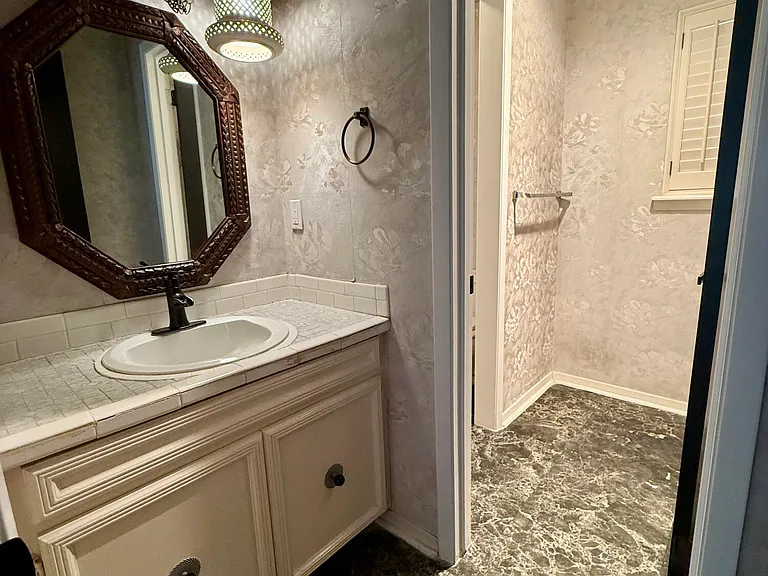 1649 Lomaland Dr — Photo 14