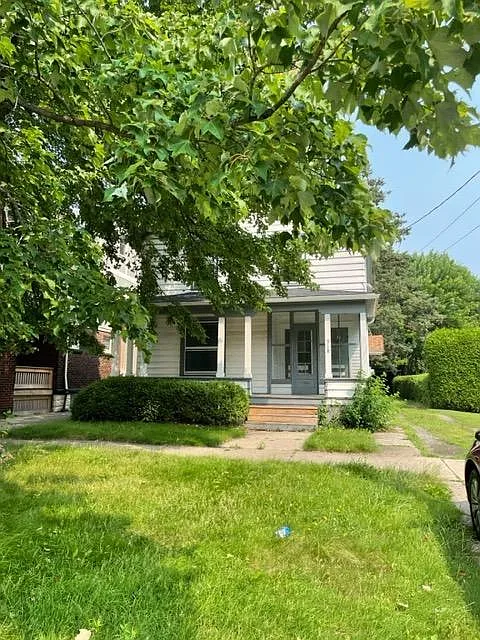 918 W 6th St — Photo 2