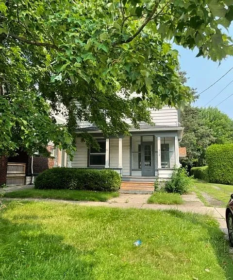 918 W 6th St — Photo 1