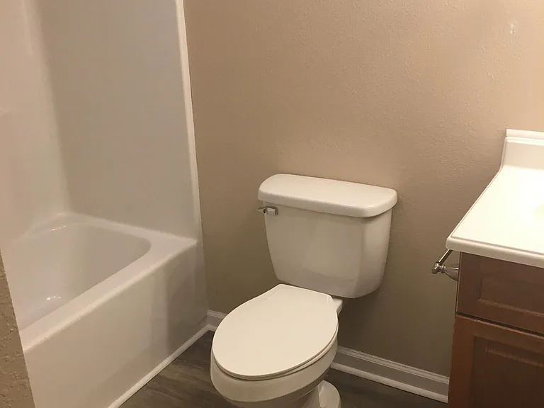 110 Wesley Rd — Photo 8