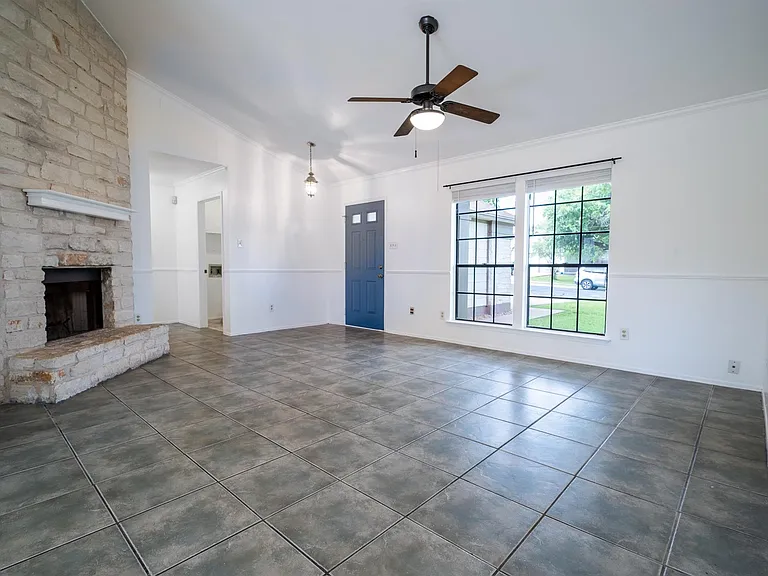 1601 Primrose Trl — Photo 3