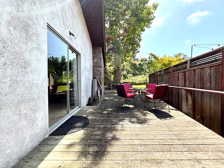 211 Earl Ct — Photo 22