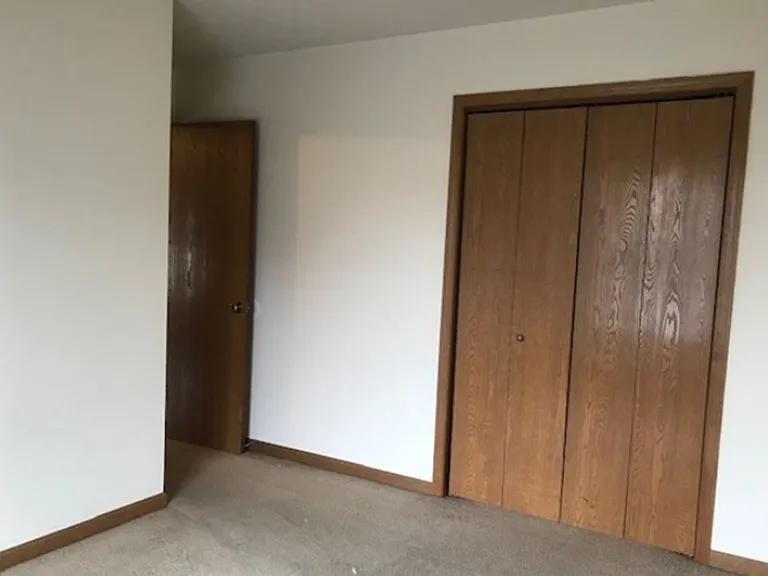 555 W Mill St — Photo 6