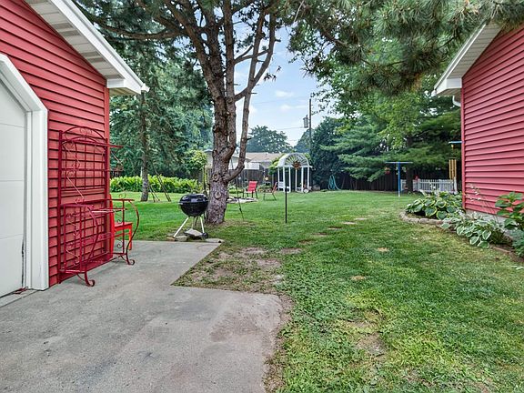 2nd image of 511 S Superior Rd