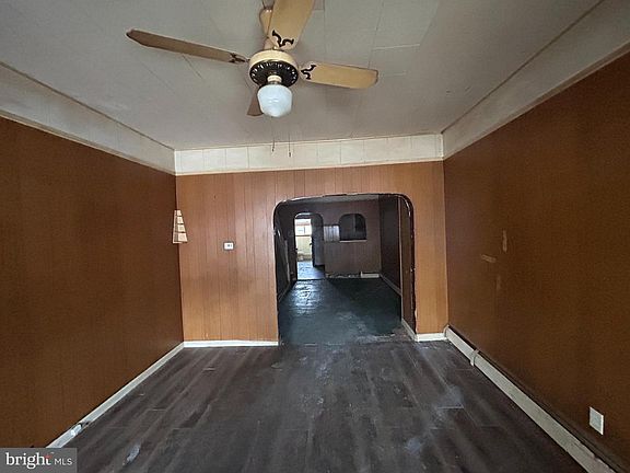 4th image of 1042 W Water St