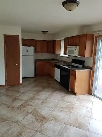 3 bed, 1.5 bath, 1500 sqft, $1,275 — Photo 2