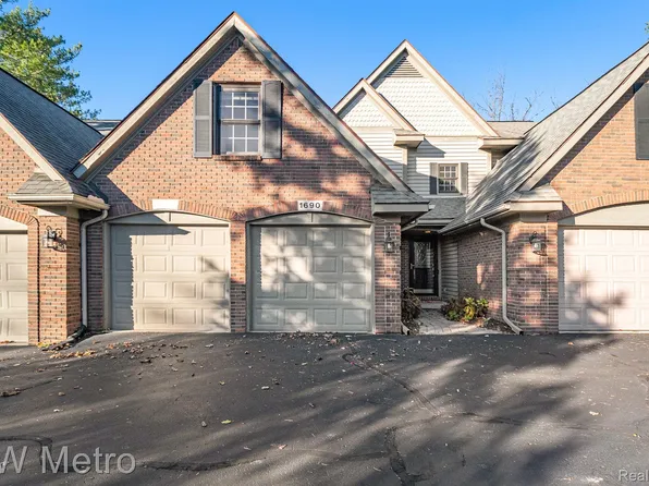 1690 Alyssa Ln, Clawson, MI 48017