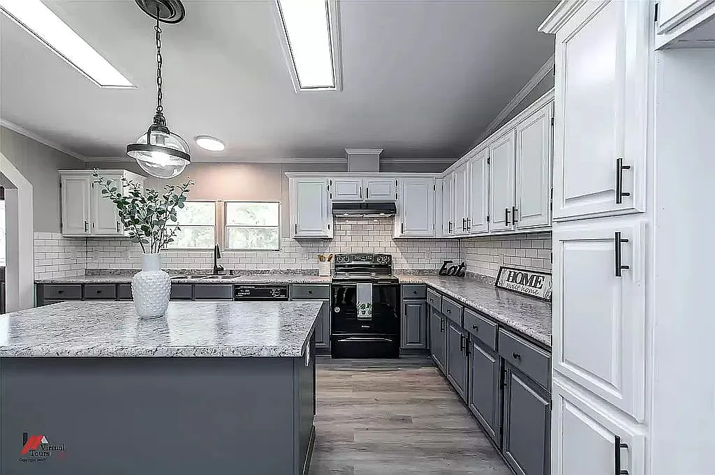 3 bed, 2200 sqft, $1,900 — Photo 2