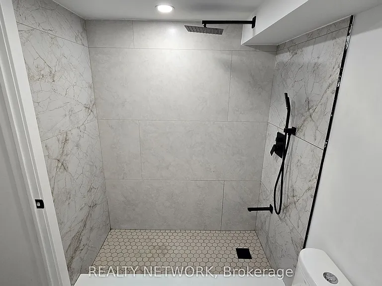7266 Silver Creek Cir #LOWER — Photo 14