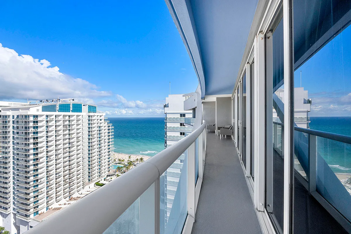 Building Photo - 3101 Bayshore Dr #2406