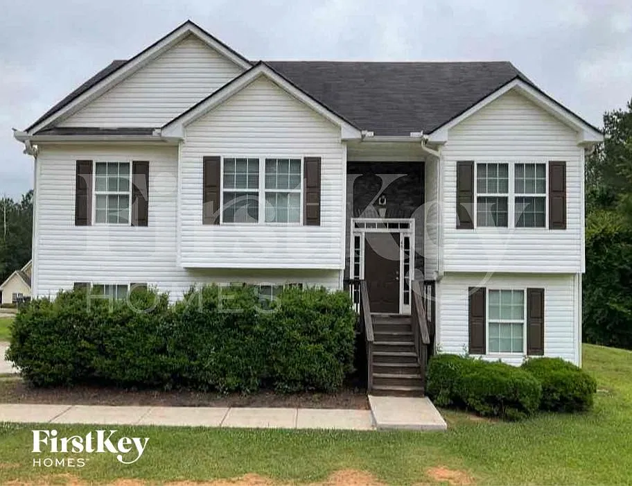 5 bed, 3.0 bath, 1356 sqft, $2,215 — Photo 1