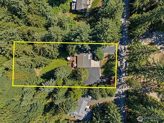 3rd image of 25260 SE Mirrormont Way