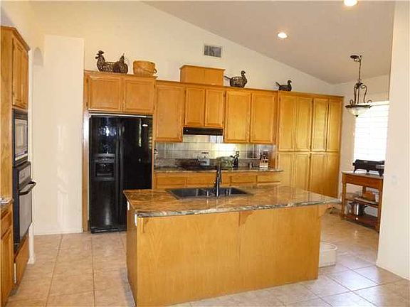 Island w/ granite counters!