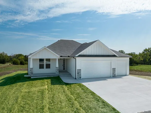 20410 207th St, Tonganoxie, KS 66086