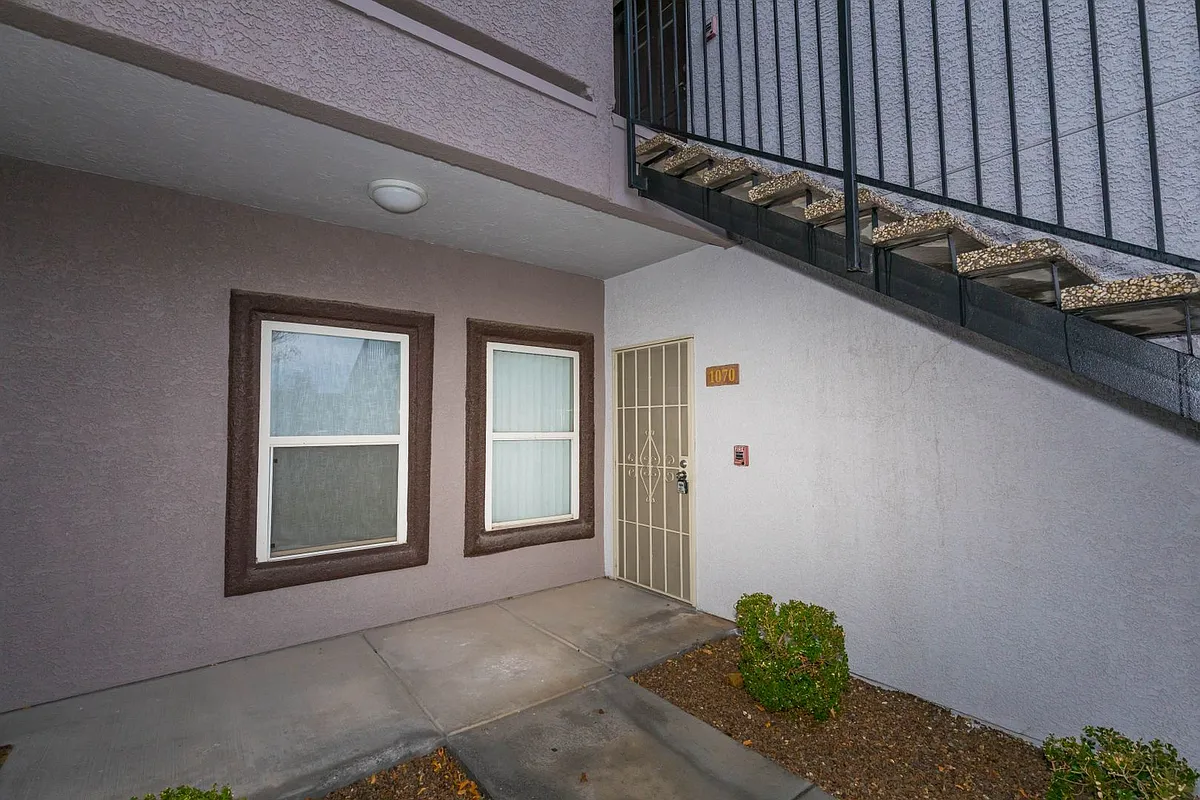Building Photo - 7255 W Sunset Rd #1070