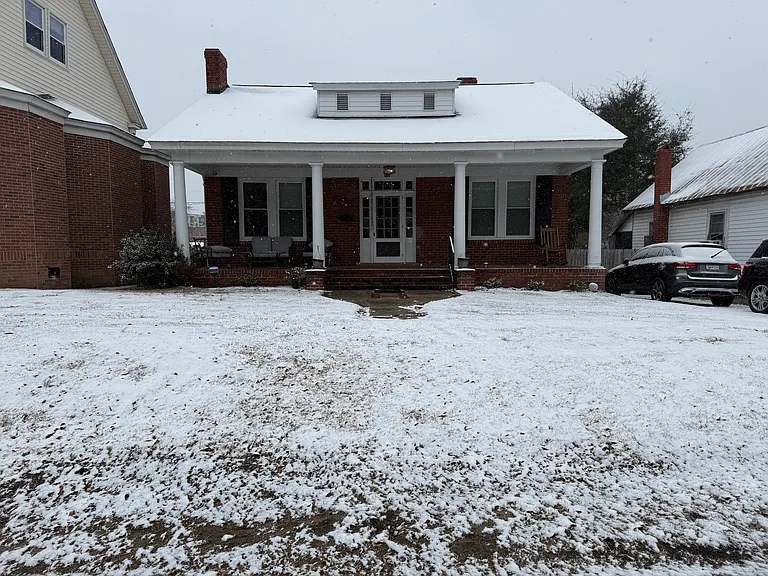 211 Shuler St — Photo 2