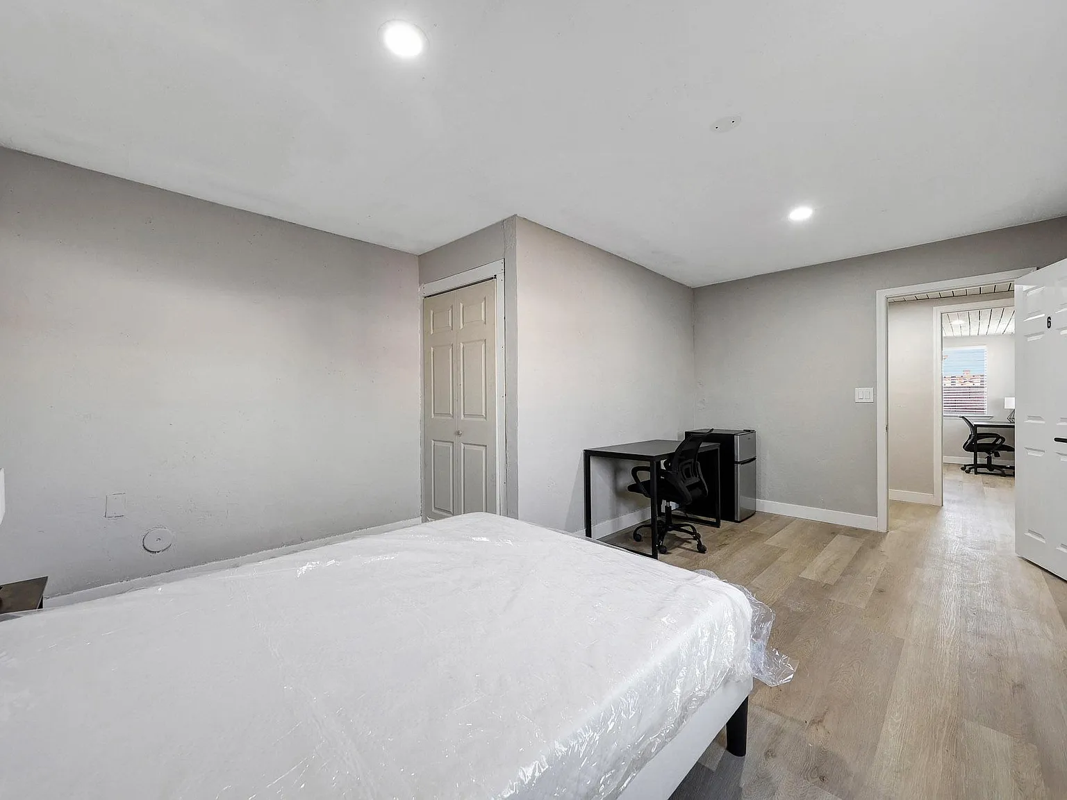 4 bed, 5.0 bath, 2800 sqft, $953 — Photo 2