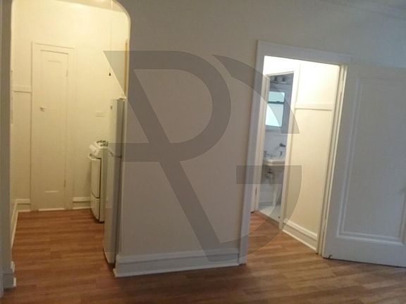3rd image of 2536 N Sawyer Ave #2536404