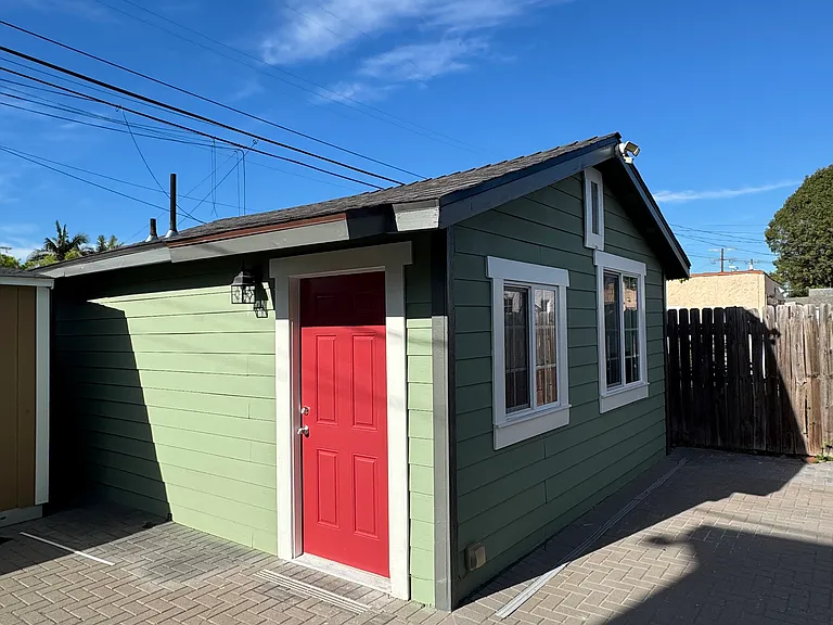 2215 Alsace Ave — Photo 1