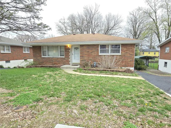 24 Mark Dr, Fairview Heights, IL 62208