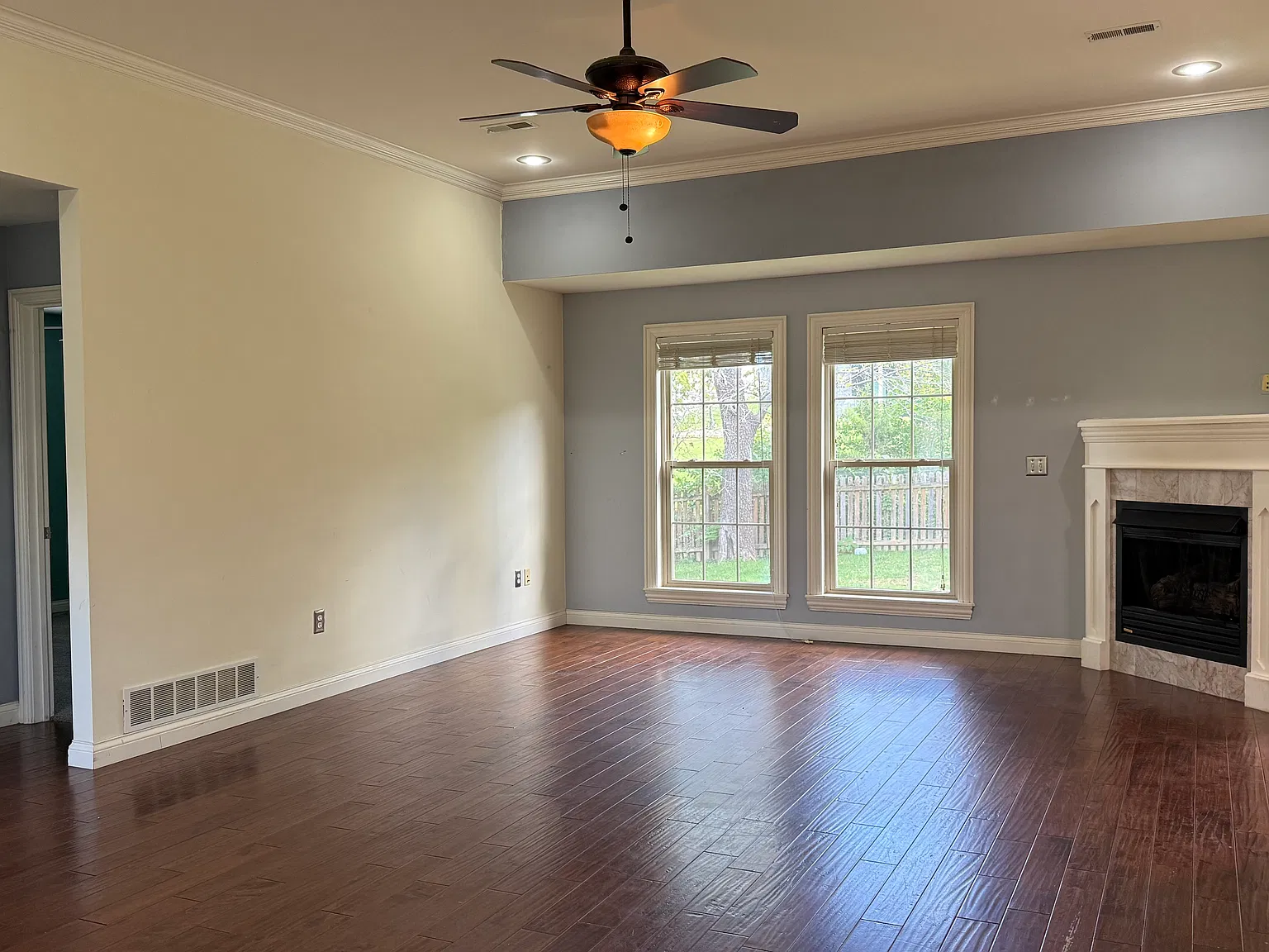 3 bed, 1923 sqft, $2,195 — Photo 3