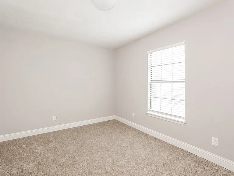 2303 Villanova St — Photo 13