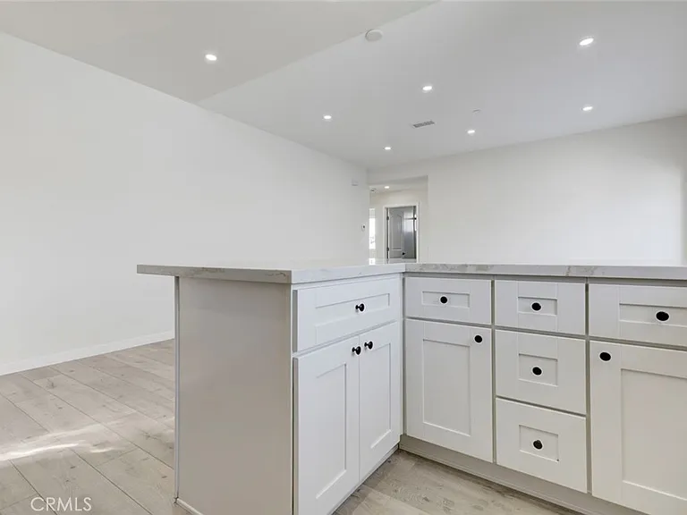7408 Radford Ave — Photo 7