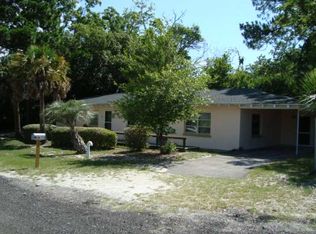 306 NE 1st St, Carrabelle, FL 32322