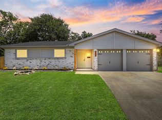 208 Roundtree Dr, Crowley, TX 76036