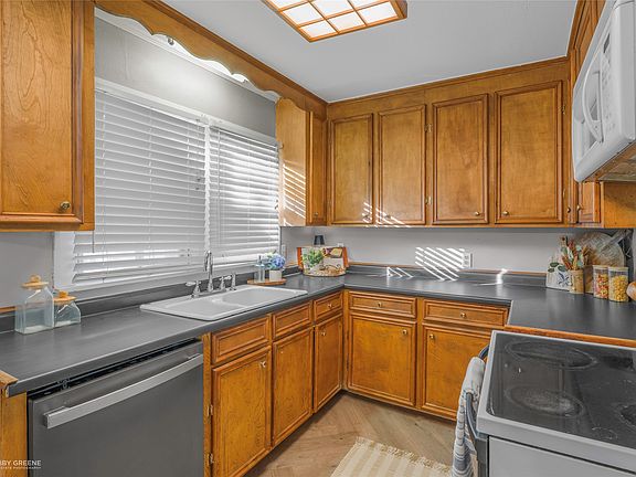 5th image of 110 Kirby Pl