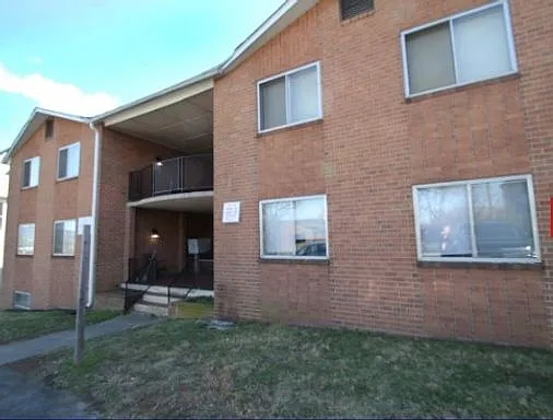 2 bed, $925 — Photo 1