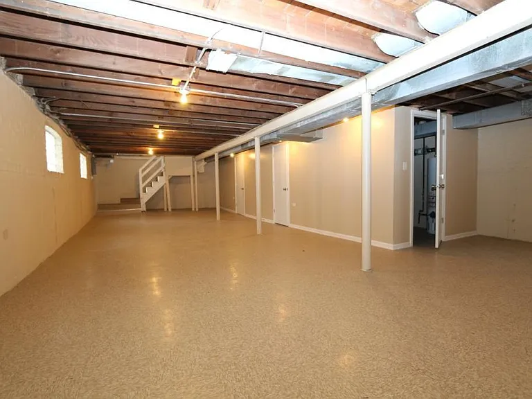 8553 S Oglesby Ave — Photo 21