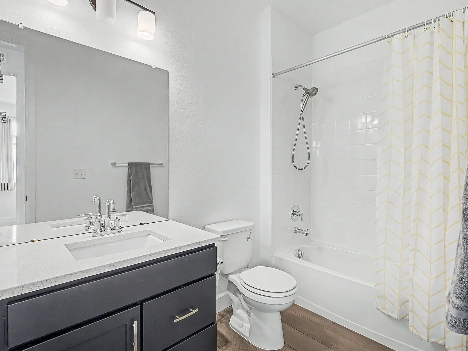 5 bed, 3.5 bath, 2622 sqft, $3,345 — Photo 3