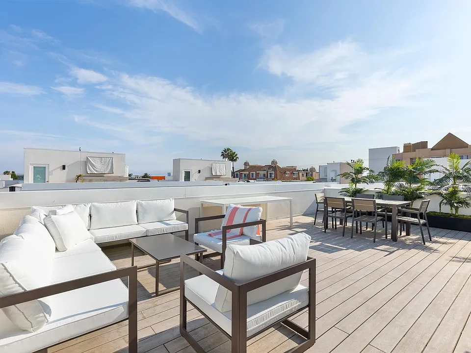1230 N Sycamore Ave #2
