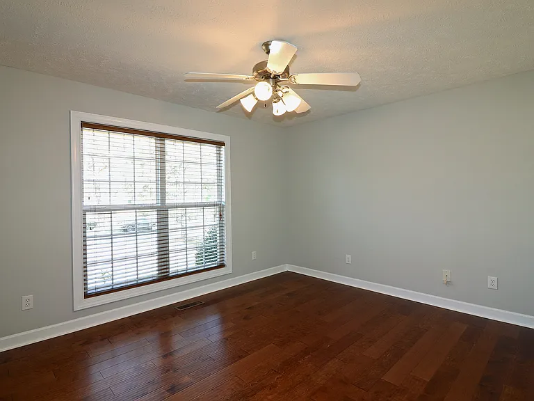 195 Russet Ct — Photo 33