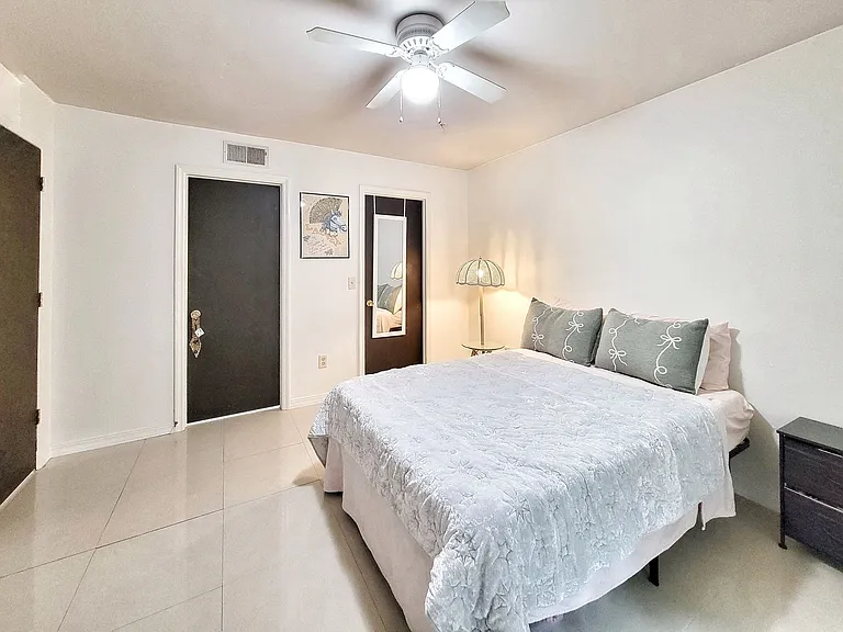 2360 SW Archer Rd #101 — Photo 11