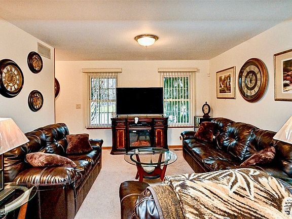 3rd image of 3388 Linnway Dr