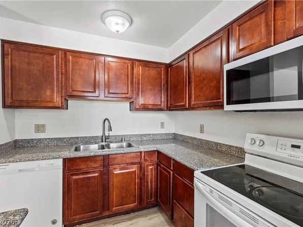 5383 Indian River Dr Unit 320, Spring Valley, NV 89103