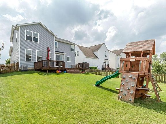 3rd image of 747 Lilly Landing Ln