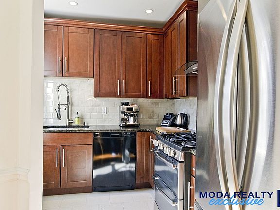 5th image of 511 W 232nd St APT W52