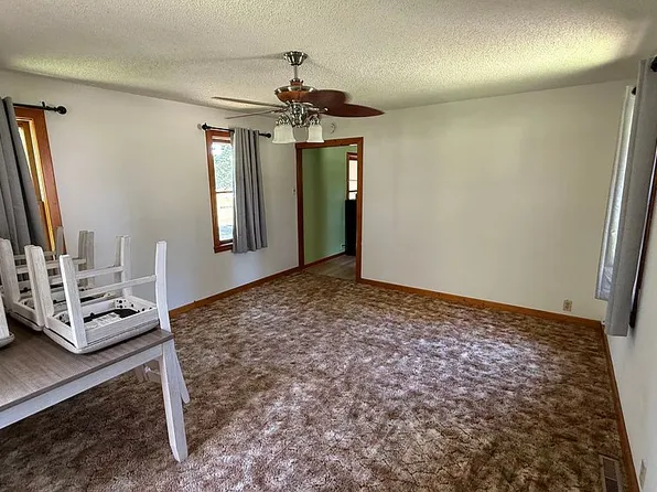 104 Genesee St, Blue Rapids, KS 66411